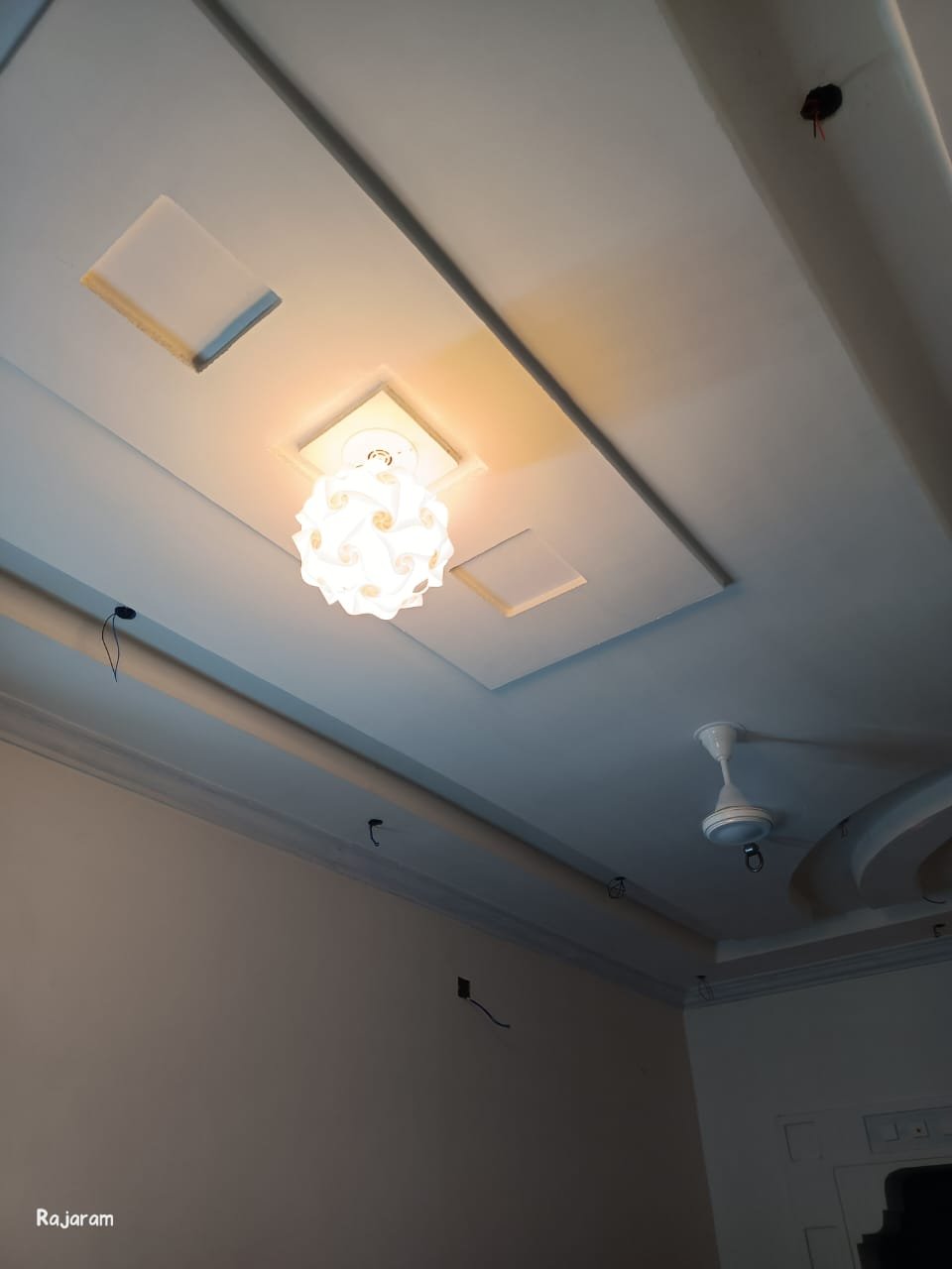 Direct architectural comparison between gypsum false ceiling and stretch ceiling membrane