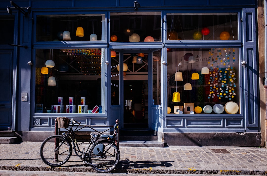 supplement store interior designer