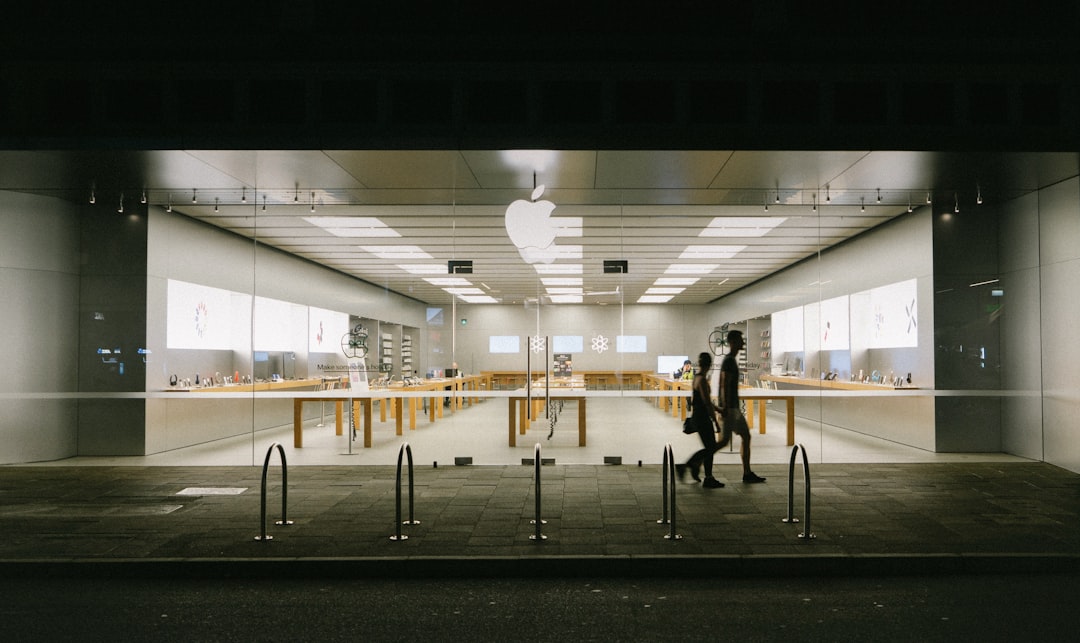 apple store interior designer